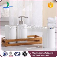 Conjunto de acessório de banho de cerâmica branca simples promocional com bandeja de bambu